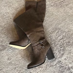 Ariel tall medium brown size 6.5 boot. Brand new never worn.
